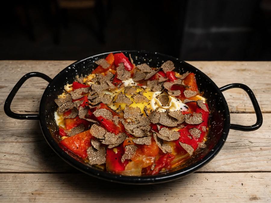 Uova al tartufo e peperoni