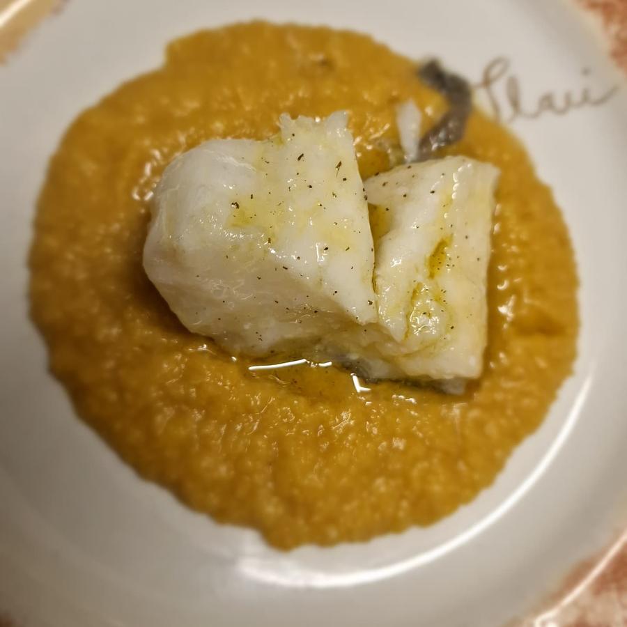 Baccalà su letto di vellutata di ceci