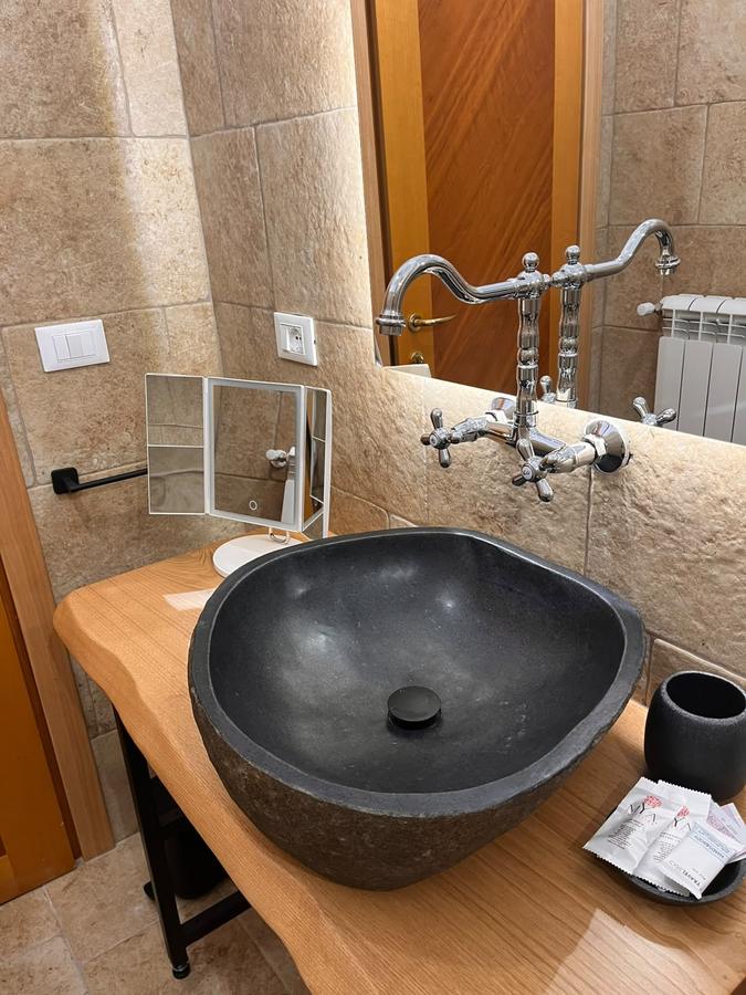 Bagno, il lavabo in pietra